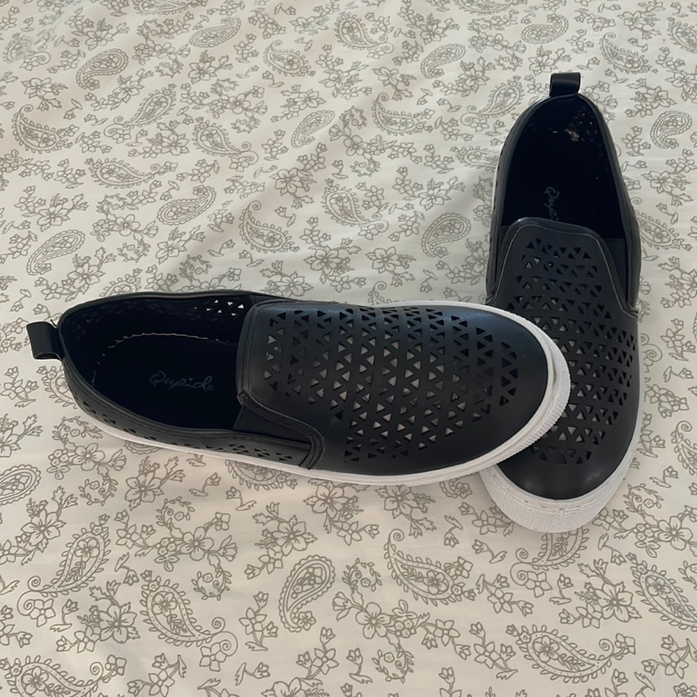 NWT black slip on canvas shoes size 7